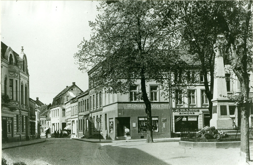 © Heimatverein der Erkelenzer Lande e. V. | 1926 Kriegerdenkmal