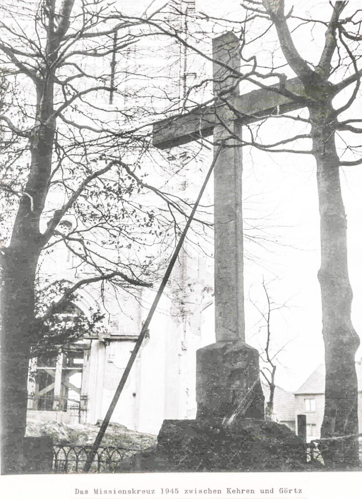 © Stadtarchiv Erkelenz | W.Schmitter | 1945-Missionskreuz an Haus Herle und Goertz