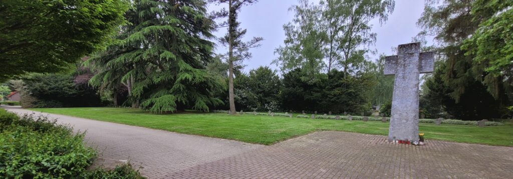 © Archiv Heimatverein | Günther Merkens | Hochkreuz und Eherengräber