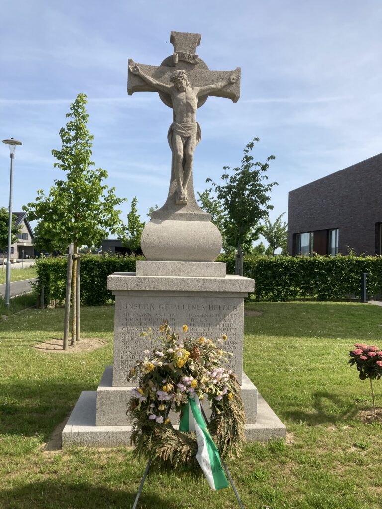 © Wolfgang Lothmann | Kriegerdenkmal in Keyenberg
