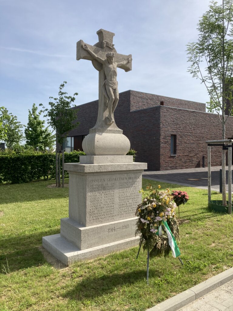 © Wolfgang Lothmann | Kriegerdenkmal in Keyenberg