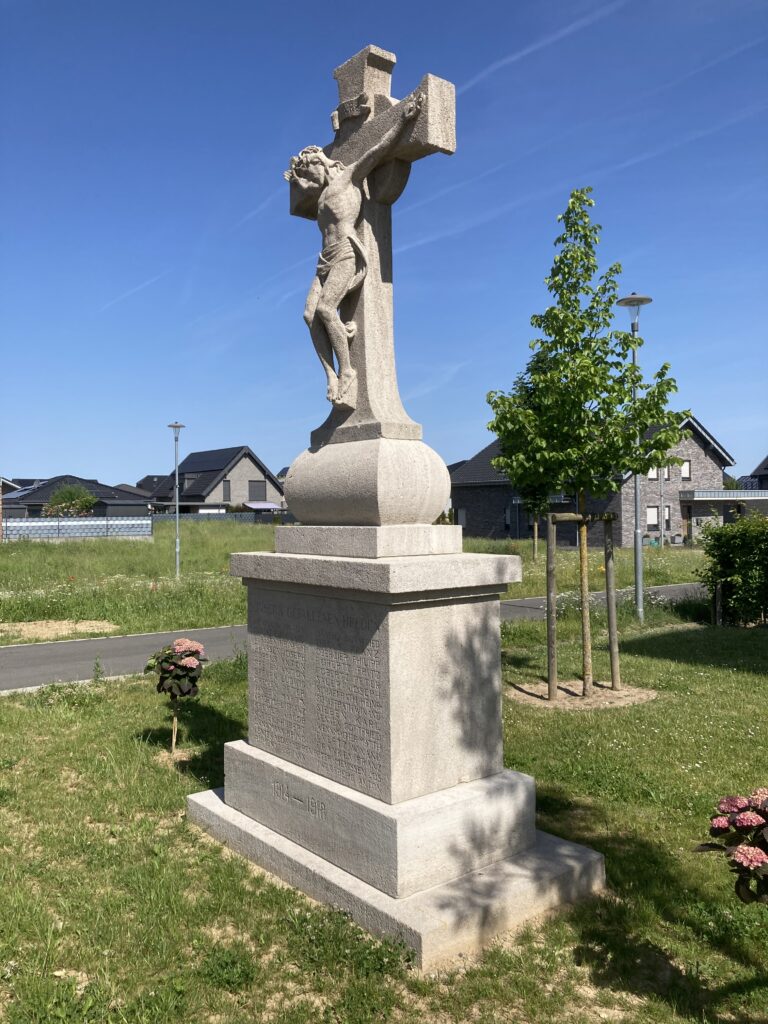 © Wolfgang Lothmann | Kriegerdenkmal in Keyenberg