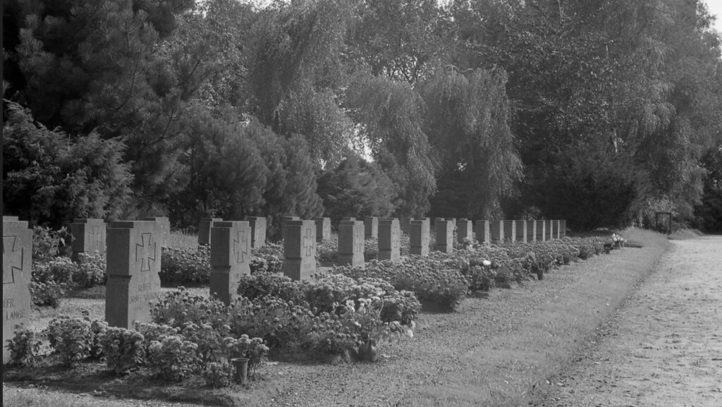 Soldatengräber, etwa 1950