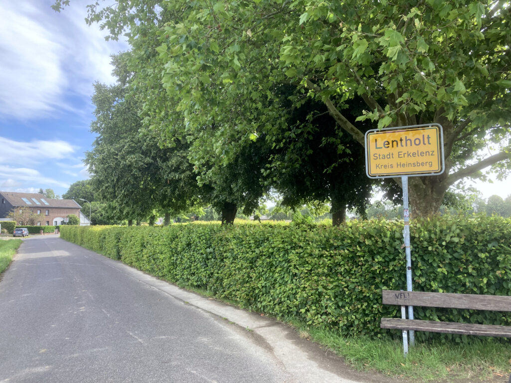 © Wolfgang Lothmann | jüdischer Friedhof Lentholt Straßenfront