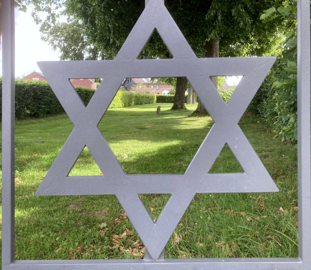 © Wolfgang Lothmann | jüdischer Friedhof Lentholt Tor Davidstern