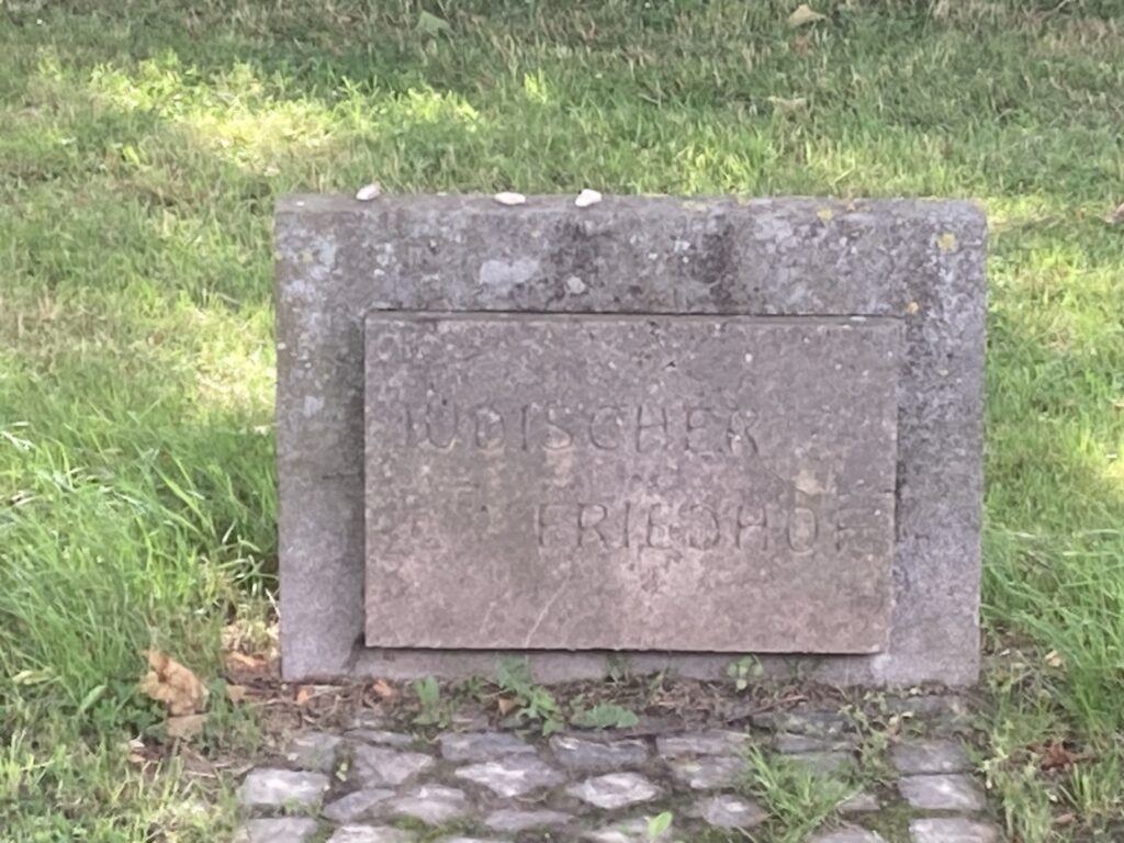 © Wolfgang Lothmann | jüdischer Friedhof Lentholt Gedenkstein